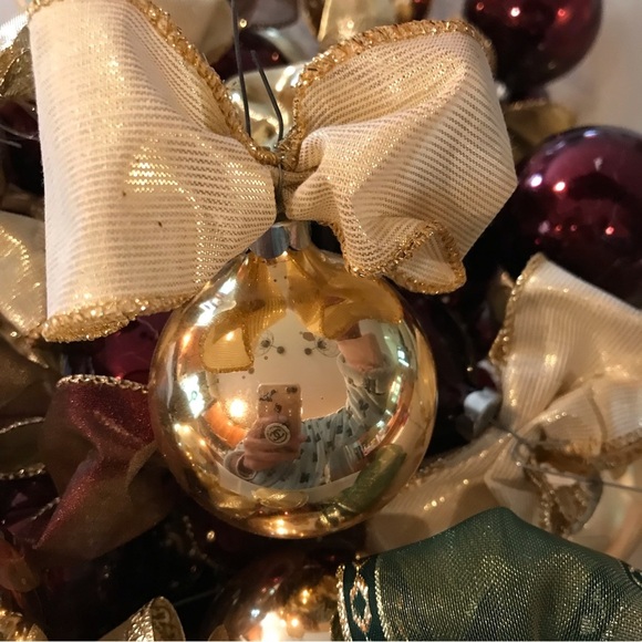 🎄Box of Ornaments with Bows - Picture 4 of 4